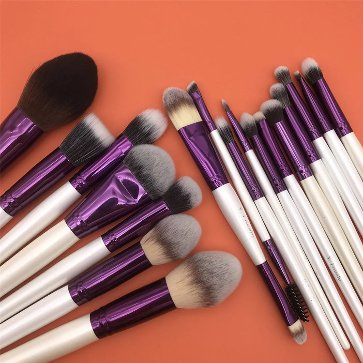 MAKEUP BRUSHES & SETS