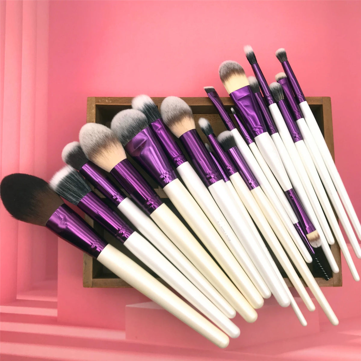 Soft Synthetic Makeup Brush Srt with Wooden Handles
