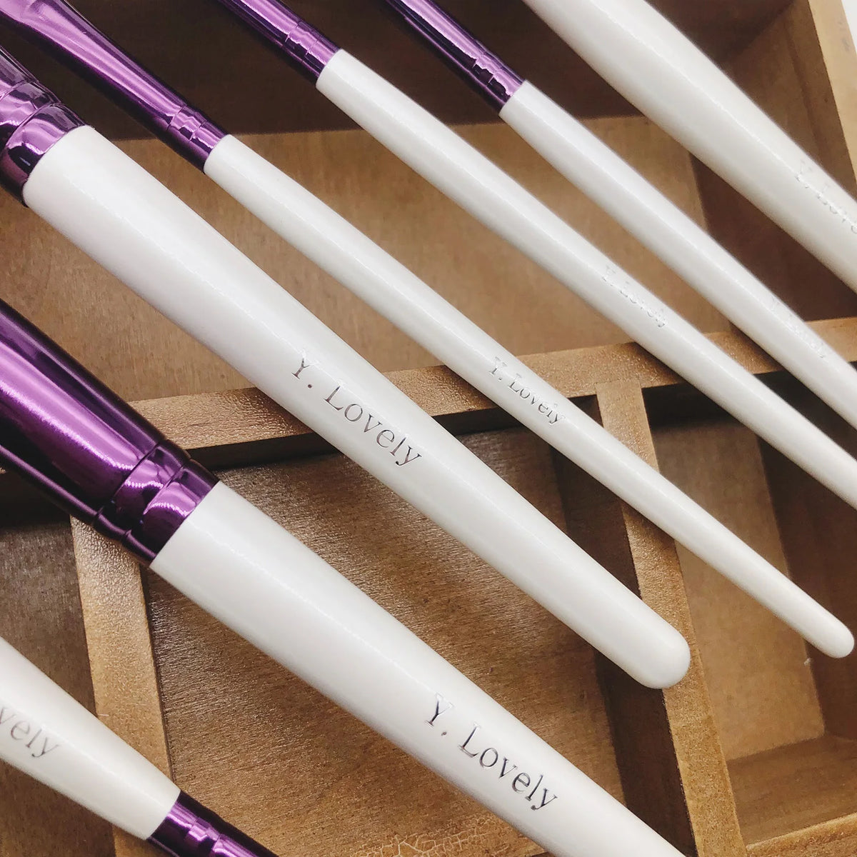 Soft Synthetic Makeup Brush Srt with Wooden Handles