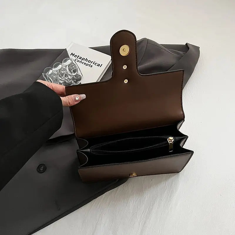 Luxury Women's Handbag - Versatile Chain Bag, designed for the modern women.