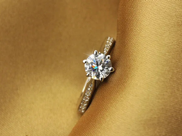 Luxury 925 Sterling Silver Ring for Women - Six Claw CZ Diamond